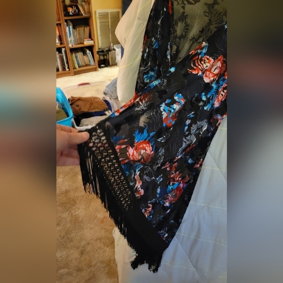 Torrid Fringe 3/4 Sleeve Jacket Kimono Veloe/Velvet Feel Plus One Size Fits Most - Picture 5 of 9